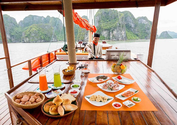 12 Pro Tips for Saving Money on Halong Bay Trip