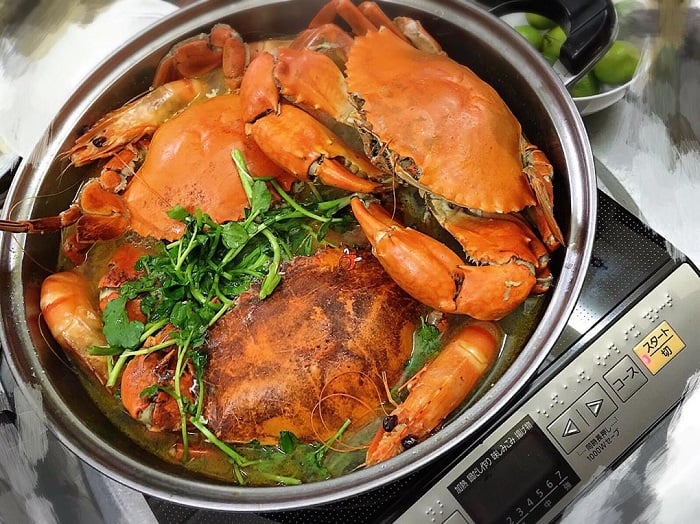 Discover Delicious Restaurants In Bai Chay