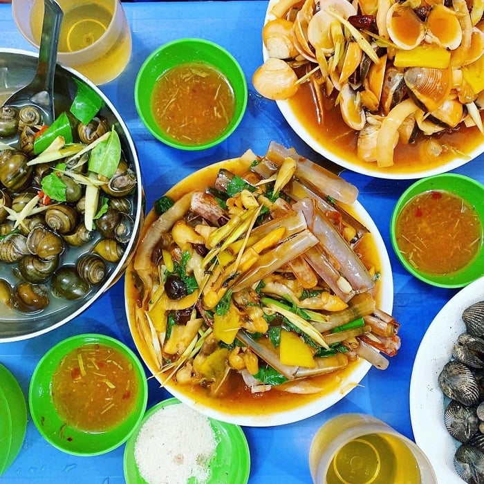 Discover Delicious Restaurants In Bai Chay