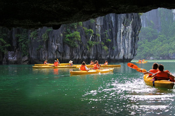 Kayaking in Ha Long