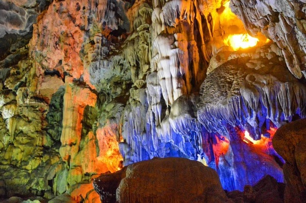 Thien Canh Son Cave