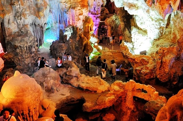 Thien Long Cave