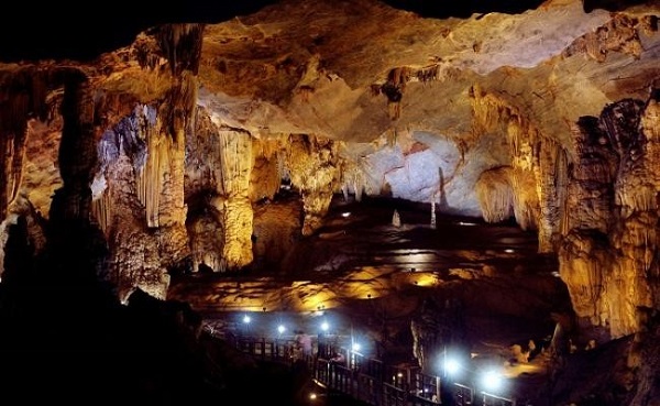 Trinh Nu cave