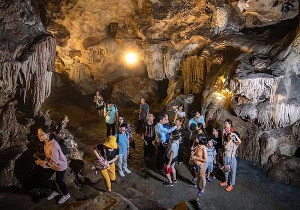 Caves in cat ba