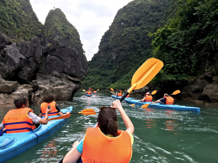 where to book halong bay cruise